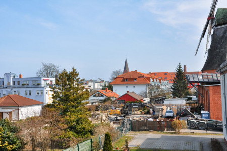 Die Abbrucharbeiten auf dem einstigen M&uuml;hlenhof laufen auf Hochtouren. Weil dem vorliegenden Bauantrag nicht zu entnehmen ist, wie sich die neue Geb&auml;udekontur darstellt, wird die Simulation des Bauk&ouml;rpers mittels Bauger&uuml;st empfohlen. 