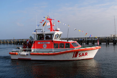 Das neue Seenotrettungsboot der DGzRS mit Arbeitstitel „SRB 69“ wurde heute in Warnemünde getauft und heißt „Nimanoa“ nach einer Sagengestalt aus der mikronesischen Mythologie.