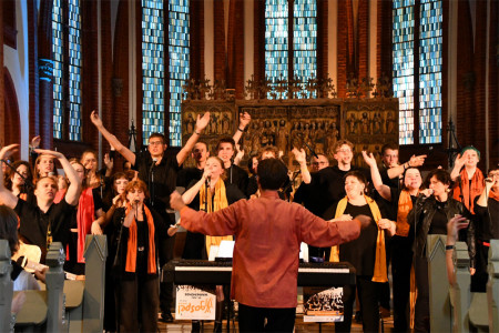 Trat beim Eröffnungskonzert der 87. Warnemünder Woche auf: der Gospelchor St. Alfa aus Meißen.//Foto: Katrin Heidemann
