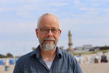 Ein IOW-Forschungsteam um den Meeresmikrobiologen Matthias Labrenz (Foto) und die Bioinformatikerin Christiane Hassenrück untersuchten erstmals die globalen Verbreitungsmuster des Pathogens Vibrio vulnificus.//Foto: IOW / K. Beck