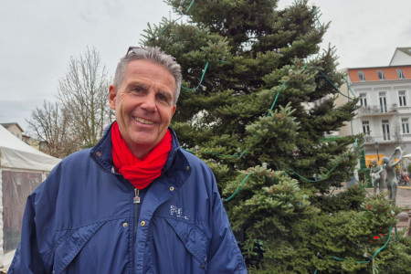 Bei Michael Paasch vom Handels- und Gewerbeverein Warnemünde laufen vor, während und nach dem Weihnachts- und Neujahrsmarkt fiele Fäden zusammen. Bei Michael Paasch vom Handels- und Gewerbeverein Warnemünde laufen vor, während und nach dem Weihnachts- und Neujahrsmarkt fiele Fäden zusammen.