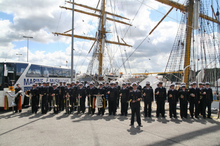 Das Marinemusikkorps Kiel lässt beim Adventskonzert am 9. Dezember ab 19 Uhr im Hotel Neptun besinnliche Klänge ertönen.