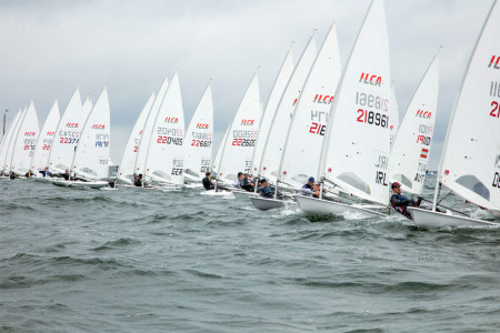 In dem großen, ehrgeizigen Feld der Ilca7 ist es nicht immer einfach, einen Frühstart zu verhindern.//Foto: Pepe Hartmann