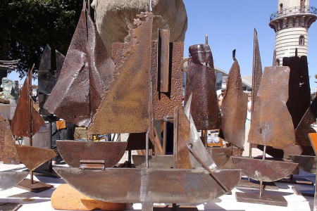 Immer wieder gern dabei in Warnemünde: Metallkunst von Jörg Hauptmann.