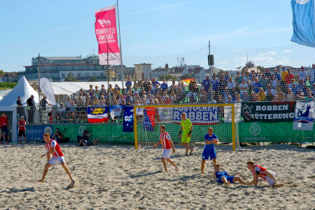 Strand, Sonne, Titelträume – zum 13. Mal verwandelte Warnemünde seinen Ostseestrand in die große Bühne des deutschen Beachsoccer.