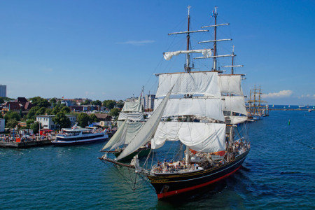 Die Jubiläums-Sail findet vom 6. bis 9. August 2015 in Warnemünde und Rostock statt.