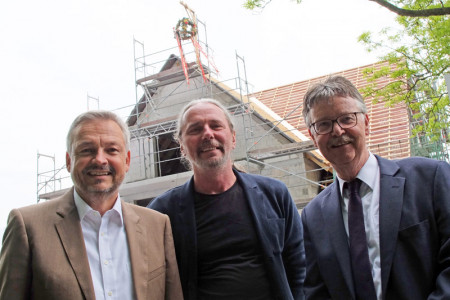 Freuen sich über das Erreichte: Hoteldirektor Frank Martens, Architekt Rainer Briese und Geschäftsführer Joachim Schiebold (v.l.)