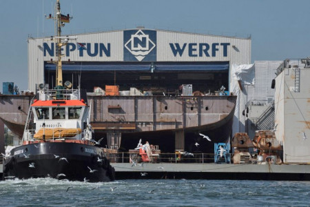 Maschinenraummodule und Flusskreuzfahrtschiffe auf der Neptun Werft Warnemünde