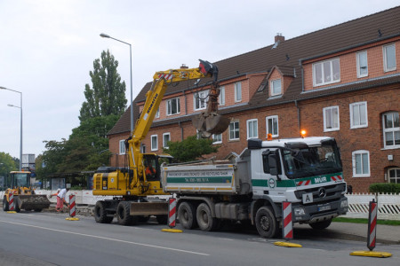 Die Sanierung der Warnemünder Lortzingstraße hat begonnen. 