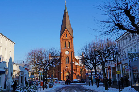 In der Evangelischen Kirche zu Warnemünde findet am 20. Dezember das traditionelle Weihnachtskonzert statt. In der Evangelischen Kirche zu Warnemünde findet am 20. Dezember das traditionelle Weihnachtskonzert statt.