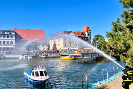 Das Drehen der denkmalgeschützten Warnemünder Bahnhofsbrücke ist das Herzstück des Brückenfestes zum Ausklang der Hauptsaison.//Foto: David Garbe Das Drehen der denkmalgeschützten Warnemünder Bahnhofsbrücke ist das Herzstück des Brückenfestes zum Ausklang der Hauptsaison.//Foto: David Garbe