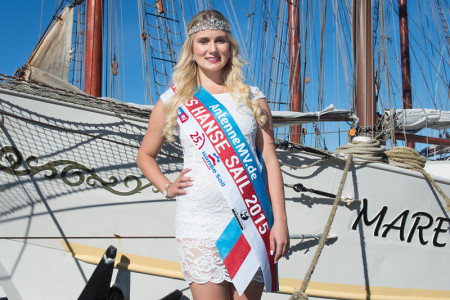 Miss Hanse Sail 2015: Kathleen Glawe aus Neubrandenburg übernimmt für die kommenden zwölf Monate repräsentative Aufgaben für das Büro Hanse Sail Rostock.