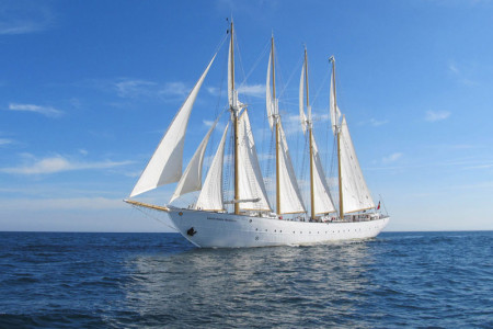 Der portugiesische Viermast-Gaffelschoner "Santa Maria Manuela" bietet Mitsegeltörns vor und nach der Hanse Sail an. Foto: Archiv Santa Maria Manuela Der portugiesische Viermast-Gaffelschoner "Santa Maria Manuela" bietet Mitsegeltörns vor und nach der Hanse Sail an. Foto: Archiv Santa Maria Manuela