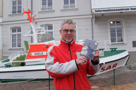Jörg Westphal ist Leiter des Seenotretter-Infozentrums und stellte heute das aktuelle Jahrbuch vor.