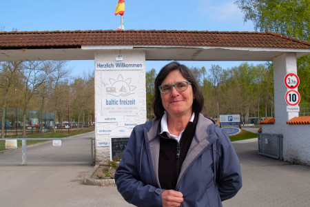 Heike Gütschow vom Camping- und Ferienpark in Markgrafenheide freut sich, dass ab dem 1. Mai wieder die ersten Dauercamper anreisen dürfen.
