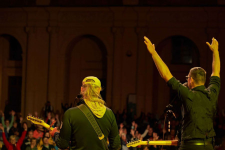 Max Zeug & Ola Van Sander laden zu „A Tribute to Bruce Springsteen – unplugged” im Ringelnatz Warnemünde//Foto: Robert Kirschneck-Freihslich Max Zeug & Ola Van Sander laden zu „A Tribute to Bruce Springsteen – unplugged” im Ringelnatz Warnemünde//Foto: Robert Kirschneck-Freihslich