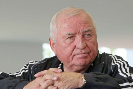 Die deutsche Boxlegende Ulli Wegner ist am Sonntag Talkgast beim Großen Hafenkonzert im Hotel Neptun. 