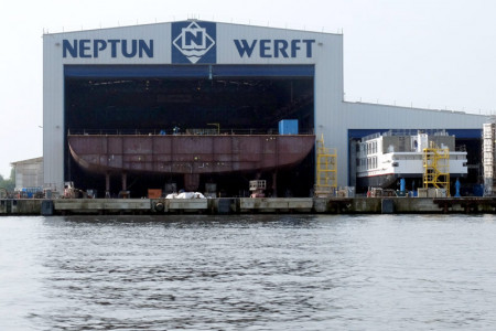 Die Warnemünder Neptun Werft investiert einen zweistelligen Millionenbetrag in den Bau einer neuen Halle und wird künftig schwimmende Kraftwerke für die Kreuzfahrtriesen bauen.