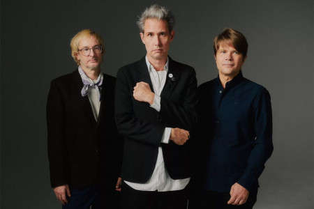 Die Band Tocotronic prägt seit gut drei Jahrzehnten die deutschsprachige Musikszene mit und steht auch beim Glashäger-Strandkonzert im Rahmen der 87. Warnemünder Woche auf der Strand Arena Bühne.//Foto: Noel Richter