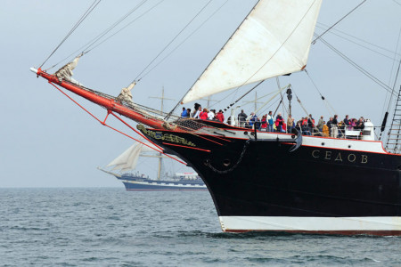 Die Viermast-Bark "Sedov" lädt bei der Hanse Sail zu Open Ship ein.