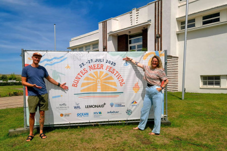 Birka Gleichmann und David Juhnke gehören zum Organisationsteam für das inklusive und nichtkommerzielle "Buntes Meer Festival 2025". Es soll noch vielfältiger und bunter werden als die Erstauflage im vergangenen Jahr.