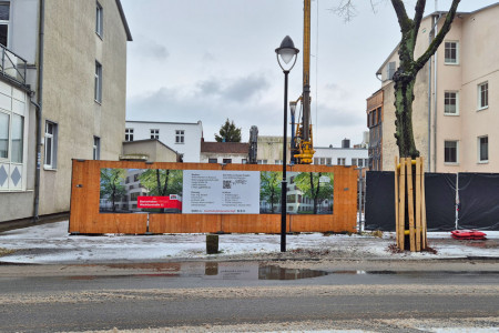 Die Baulücke in der Wachtlerstraße 11: Auf dem Grundstück gegenüber dem Kurpark entsteht bis 2027 ein Neubau mit neun Wohnungen. Die Baulücke in der Wachtlerstraße 11: Auf dem Grundstück gegenüber dem Kurpark entsteht bis 2027 ein Neubau mit neun Wohnungen.