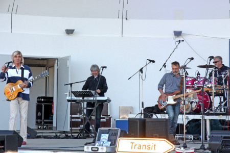Im Rahmen des Kurhaus-Open Air "Rock meets Shantys" trafen die Rockband Transit ...
