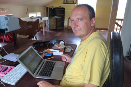 Der Kultautor Thomas Brussig ist am Sonntag Talkgast im Hotel Neptun.