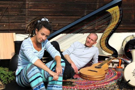 Jeanine Vahldiek und Steffen Haß präsentieren im Ringelnatz Warnemünde ihr neues Album „Kitschig Wunderbar“.