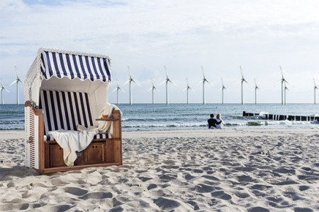 So könnte sich der Horizont am Strand von Warnemünde bald darstellen. Foto-Montage: Touristik-Service-Kühlungsborn GmbH 