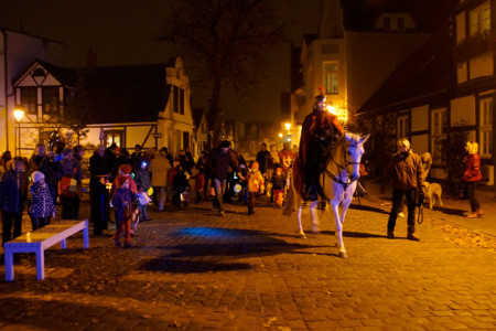 Am Mittwoch, den 11. November, findet in Warnemünde der traditionelle Martinsumzug statt.