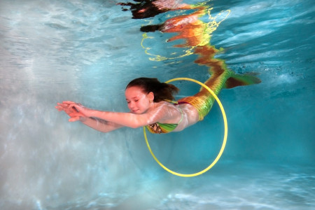 Meerjungfrauenschwimmen in Warnemünde jetzt auch mit Schwimmabzeichen.