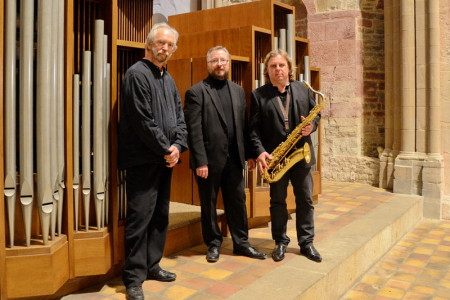 Hermann Naehring, Hans-Dieter Karras und Warnfried Altmann sind am Sonnabend mit einem Konzert für Saxophon, Orgel und Schlagwerk in der Warnemünder Kirche zu Gast.