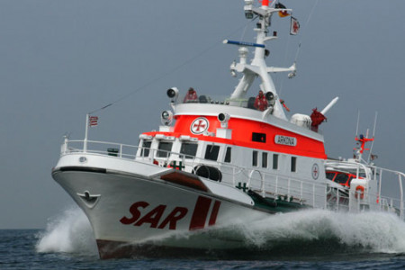 Das Tochterboot "Caspar" des Warnemünder Seenotkreuzers "Arkona" kam heute Morgen einem Havaristen zur Hilfe.