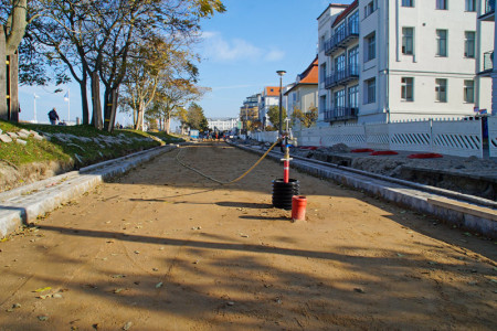 Ab Montag wird in der Seestraße die neue Asphaltdecke aufgetragen. Im Zuge dessen wird der Knoten Heinrich-Heine-Straße am Dienstag und Mittwoch voll gesperrt.