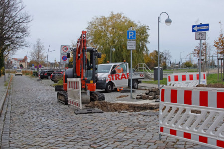 Die Bauarbeiten haben heute am Südende des Alten Stroms von Warnemünde begonnen.