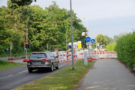 Die Baustelle in der Warnemünder Parkstraße zwischen den Anschlüssen Groß Kleiner Weg und Kleiner Sommerweg bleibt uns noch bis Mitte September erhalten.