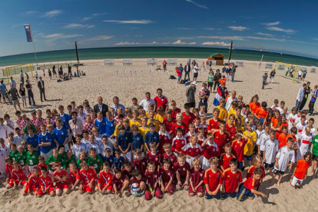 Am Donnerstag wird am AOK Active Beach Warnemünde die Beachsoccer EM der Europameister ausgespielt.