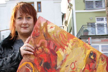 Die Künstlerin Britta Naumann ist mit ihrer Ausstellung "Landscapes" in der Galerie Möller Warnemünde zu Gast. 