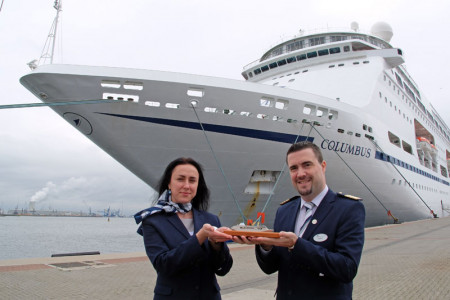Kreuzfahrtberaterin Olga Usik und Hotelmanager Danila Matrone sind zum ersten Mal in Warnemünde zu Gast.