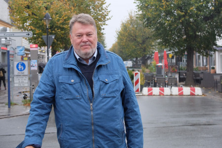 Dietmar Vogel ist Vorsitzender des Gewerbevereins in Warnemünde und als solcher maßgeblich an der Organisation des Weihnachtsmarktes beteiligt. Die Mühlenstraße kann in diesem Jahr noch nicht miteinbezogen werden.
