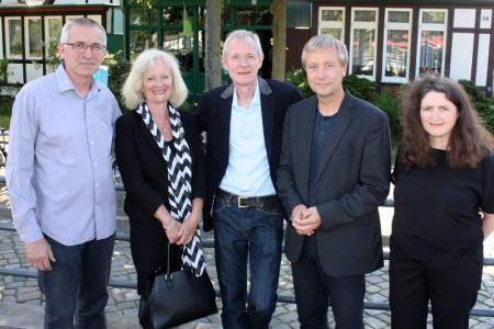 Der Künstler Sverre Wyller, die norwegische Botschafterin Elisabeth Walaas und Künstler Matthias Mansen wurden von Henry Tesch und Petra Schmidt-Dreyblatt (v.l.) begrüßt.