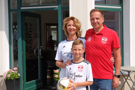 Conny, Matthias und Matheo Leißner sind eine fußballverrückte Familie. Alle drei engagieren sich sehr für den SV Warnemünde Fußball e.V.