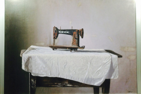 Der chilenische Künstler Rafael Ruz Valencia stellt erstmals in Deutschland aus. Das Foto zeigt sein Gemälde „Maschine der Erinnerung“ aus dem Jahre 2014.