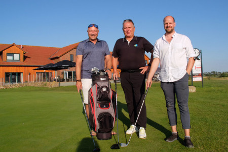 Wollen ein Golfturnier in den Dienst der guten Sache stellen und Spenden für die Flutopfer sammeln: Martin Ernst, Andreas Willmer und Patrick Schumann (v.l.)
