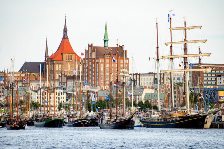 Der Countdown für die 31. Hanse Sail läuft. Vom 11. bis 14. August findet das maritime Fest in Rostock und Warnemünde statt.