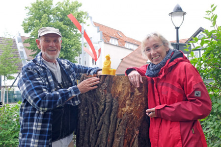 Kümmern sich gemeinsam um das neue Projekt: Museumsleiterin Dr. Kathrin Möller und Holzbildhauer Harald Wroost.