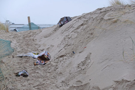 Am Sonntag, 22. Januar ab 10 Uhr, lädt die Initiative "Rostock Müllfrei" zur gemeinsamen Strandmüllsammlung nach Warnemünde.