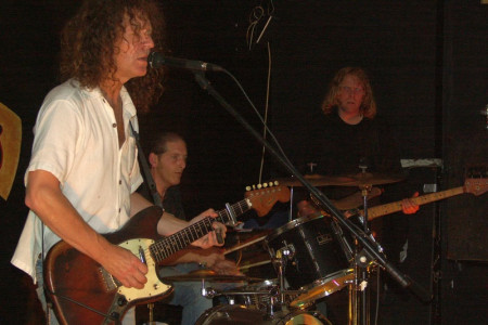 Ein Konzerthighlight steht mit der Jed Thomas Band am Sonnabend in der Musikbar Honkytonk Warnemünde an.