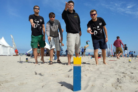 Die Rostocker "Kubb'ings" mit David Ju?ttke, Robby Engelmann, Andreas Pieper & Robert Harnack siegten beim erste Beach-Kubb-Turnier  am Strand von Warnemünde.